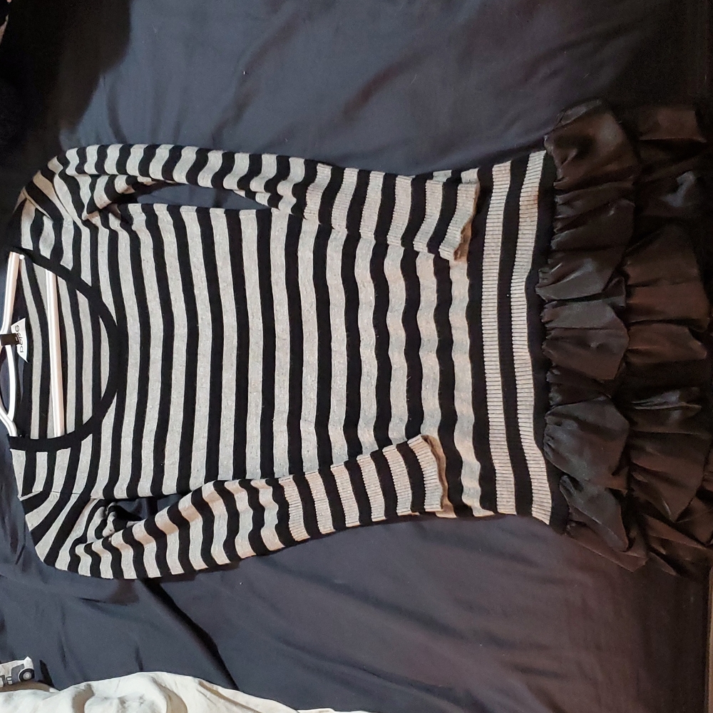 BEBE Sweater beautiful XS like new.